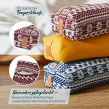 #DoYourYoga Yoga-Bolster Paravati rot-weiß, gefüllt mit Bio-Dinkelspelz, 67x22x13 cm, pflegeleichter Bezug mit Reißverschluss