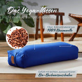 #DoYourYoga Yoga-Bolster Paravati in Navyblau, gefüllt mit leichten Bio-Buchweizenschalen, Bezug aus 100% Baumwolle, 67x22x13cm.