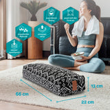 #DoYourYoga Yoga-Bolster Paravati mit Bio-Buchweizenschalen gefüllt, waschbarer Bezug, 67 x 22 x 13 cm, Style 7 Schwarz-Weiß.