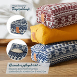 #DoYourYoga Yoga-Bolster Paravati blau-weiß, gefüllt mit Bio-Buchweizenschalen, 67 x 22 x 13 cm, pflegeleicht mit Reißverschlussbezug.