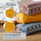 #DoYourYoga Yoga-Bolster Paravati in Indischgelb, gefüllt mit Bio-Buchweizenschalen, pflegeleichter Bezug mit Reißverschluss, 67x22x13 cm.