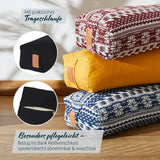 #DoYourYoga Yoga-Bolster Paravati schwarz, gefüllt mit Bio-Buchweizenschalen, 67 x 22 x 13 cm, pflegeleichter Bezug mit Reißverschluss.