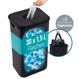 Ein WELLENBORG Pfandflaschen-Sammelbehälter (100 l) mit einem 30 x 1,5 L Flaschen-Etikett wird gezeigt, wie eine Hand eine Flasche einführt. Ein Ausschnitt zeigt zwei faltbare Tragetaschen mit Klettverschluss, die aus dem wasserabweisenden Behälter gehoben werden.