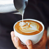 BEEM Milchkännchen – 350 ml gießt feinen Milchschaum für kreative Latte Art auf Cappuccino mit tropffreiem Ausguss und Edelstahl-Design.