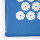 #DoYourFitness Akupressur-Set Bikash mit blauer Massagematte und weißem Entspannungs-Kopfkissen für Akupressur und Entspannung zu Hause