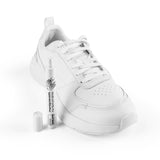 glossy DREAMS Nahtstift - Imprägnierstift für Schuhnähte weiß 8 ml mit weißem Sneaker zur Schutzfilm-Auftragung