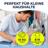 Ein Mann lädt Wäsche auf den EASYmaxx Teleskop-Wäscheständer 800. Perfekt für kleine Haushalte: auszieh- & klappbar, 10 kg Traglast und 8 m Trockenlänge – ideal zum Trocknen auf kleinstem Raum.