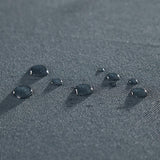 Nahaufnahme der wasserabweisenden Oberfläche der LUMALAND Abdeckung für Patio Stühle - 84,9 x 66,8 x 88,9 cm - Grün/Grau