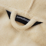 LUMALAND Luxury Mikrofaser Bademantel mit Kapuze für Damen und Herren - Creme - Größe S, weicher Koralfleece Detailansicht.