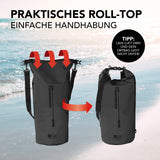 Where Tomorrow Dry Bag 20L - Style 02 - Schwarz mit praktischem wasserdichtem Rolltop-Verschluss und verstellbarem Schultergurt.