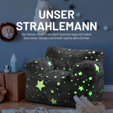 LUMALAND Sessel „Glow in the Dark“ - Kids Size mit leuchtendem Sternen-Design, softem Bezug und praktischer Seitentasche, grau.