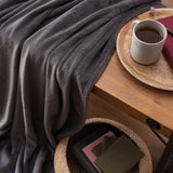 LUMALAND Kuscheldecke - 150x200 cm - Sofadecke & Tagesdecke in Grau aus weichem Coral-Fleece, ideal für Sofa und gemütliche Abende.