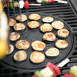 LANDMANN Wendeplatte Modulus - 30 x 39 cm - schwarz, rund, matt emailliertes Gusseisen, ideal für Poffertjes und Crèpes auf LANDMANN Grills.