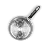 BRATmaxx Aluminium-Pfanne mit Cool-Touch-Griff - Geschmiedet - 24 cm, robuste Antihaftbeschichtung für optimales Braten.