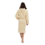 LUMALAND Luxury Mikrofaser Bademantel mit Kapuze für Damen und Herren in Creme Größe S, weich und komfortabel getragen von hinten.