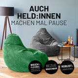 LUMALAND Sitzsack GIANT aus der Cord-Reihe, 135 x 100 cm - Bezug soft & waschbar - Dunkelgrün im modernen Wohnzimmer mit Lampe und Beistelltisch