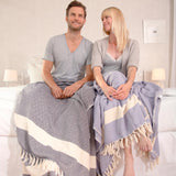 LUMALAND Baumwolldecke / Tagesdecke aus 100 % Baumwolle, ca. 200 x 240 cm, lila, weich und atmungsaktiv, ideal zum Einkuscheln.