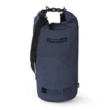 Where Tomorrow Dry Bag 20L - Style 01 - Dunkelblau, wasserdicht mit Rolltop-Verschluss und verstellbarem Schultergurt für Outdoor.
