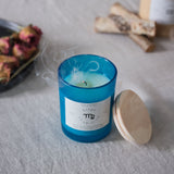 Luma Lab Duftkerze Zodiac / Sternzeichen "Krebs" im blauen Glas, vegane Sojawachskerze, brennt mindestens 25 Stunden, floral und stimmungsaufhellend.