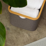 LUMALAND Aufbewahrungsboxen mit Bambus-Rahmen - 3er-Set - Grau-Blau mit weißen Handtüchern auf Betonboden