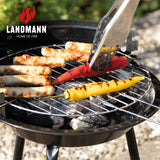 LANDMANN Rundgrill - 30 cm mit höhenverstellbarem Grillrost und emaillierter Feuerschüssel beim Grillen von Würstchen und Gemüse.