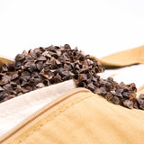 #DoYourYoga Yoga-Bolster Paravati mit Bio-Buchweizenschalen gefüllt, 67x22x13 cm, verstellbar und pflegeleicht in Rot.