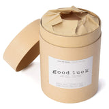 Luma Lab Series Duftkerze Mood "Good Luck" im nachhaltigen Glasbehälter mit zartem Papier, ideal als Geschenk oder für gemütliche Stunden.