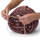 #DoYourYoga Yoga-Kissen Vishnu rund 30x30x15 cm mit Bio-Buchweizenschalen, abnehmbarer Waschbezug, rot-weiß, nachhaltig gefüllt.