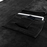 LUMALAND Kuscheldecke 170x200 cm in Schwarz mit 50 cm Fußtasche für Tablet und Handy, weich und pflegeleicht aus Coral-Fleece.