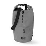 Where Tomorrow Dry Bag 30L - Style 02 - Grau, wasserdichter und robuster Rucksack mit Rolltop-Verschluss und verstellbarem Schultergurt.