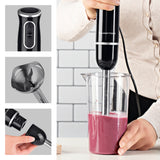 GOURMETmaxx Stabmixer inkl. Rühraufsatz und Messbecher schwarz/chrom mit Edelstahlklinge und 600-ml-Mixbecher in Benutzung