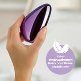 Hand hält VITALmaxx Haarentferner Nano-Glas Haarentfernung ohne Rasieren Schmerzfrei Ohne Strom wiederverwendbar praktisch unterwegs.