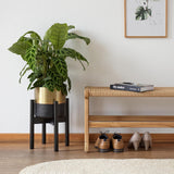 LUMALAND Blumenständer aus Bambus - 30 x 30 x 35,5 cm - 3er-Set mit schwarzem Gestell trägt Pflanze elegant im modernen Wohnraum.