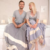 LUMALAND Baumwolldecke / Tagesdecke aus 100 % Baumwolle - ca. 200 x 240 cm - Marineblau, weich und angenehm zum Einkuscheln.