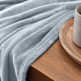 LUMALAND Kuscheldecke - 220x240 cm - Sofadecke & Tagesdecke - Hellblau aus weichem Coral-Fleece, ideal für Sofa und Balkon.