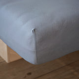 LUMALAND Comfort Jersey Spannbettlaken 160 g/m² 100% Baumwolle Frostgrau mit elastischem Rundum-Gummizug und hoher Steghöhe.