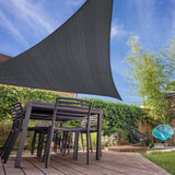 LUMALAND Sonnensegel 100% HDPE Dreieck 3x3m dunkelgrau als stabiler, atmungsaktiver Sonnenschutz für Terrasse und Garten.