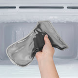 MAXXMEE Rückenkorrektor mit Gelpad L/XL zeigt Gelpad wird im Gefrierfach zur Kühlung vorbereitet.