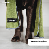 FLUFFINO® Hundehandtuch Mikrofaser 4er-Pack in Grau & Grün, extra saugfähig und schnell trocknend für kleine und mittelgroße Hunde.