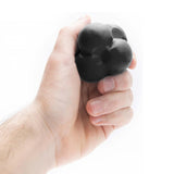 Hand hält schwarzen #DoYourFitness Reaktions-Ball HandsUp zum Training von Reaktion und Koordination.