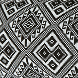 #DoYourYoga Yoga-Bolster Tarik mit Bio-Buchweizenschalen, 68x22x22 cm, indisches Design-Muster in Schwarz-Weiß.