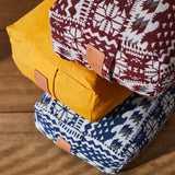 #DoYourYoga Yoga-Bolster Paravati gefüllt mit Bio-Dinkelspelz, waschbarer Bezug, vielseitig für restorative und Yin Yoga Übungen, Style 4 Blau-Weiß.