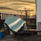 LUMALAND Baumwolldecke / Tagesdecke aus 100 % Baumwolle - ca. 200 x 240 cm - Grün als kuschelige Outdoor- und Indoordecke auf Stuhl.