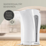 GOURMETmaxx Wasserkocher mit Kalkfilter – 1,7l, kabellos mit separatem Sockel und herausnehmbarem Antikalkfilter in Weiß/Grau.