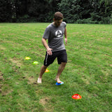 #DoYourFitness Hütchenset (25 Stück) inkl. Transportständer mit farbigen Markierungshütchen für Agility- und Koordinationstraining.