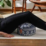 #DoYourYoga Yoga-Kissen Vishnu rund 30x30x15 cm mit Bio-Buchweizenschalen, waschbarer Baumwollbezug, ideale Unterstützung für Yoga und Pilates.