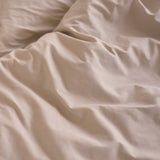 LUMALAND Premium Bettwäsche Everyday Beige, weiche Ganzjahres Bettdecke 155x200 cm mit 80x80 cm Kissenbezug, hochwertige Polycotton Qualität.