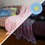 MAXXMEE Verwandlungskissen Glow in the dark Kissen Kopfkissen Fleecedecke 2in1 mit leuchtenden Sternen und Dinosauriern für unterwegs