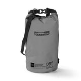Where Tomorrow Dry Bag 10L - Style 01 - Grau, wasserdichter Rucksack mit Rolltop-Verschluss und verstellbarem Schultergurt.