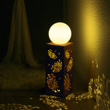 MAXXMEE LED-Dekosäule "Bauernrose" 65 cm Rost-Optik mit Leuchtkugel, LED-Farbwechsel und dekorativem Lichtspiel.